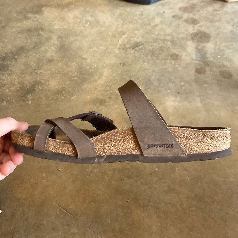 these are cross over toe birkenstocks!